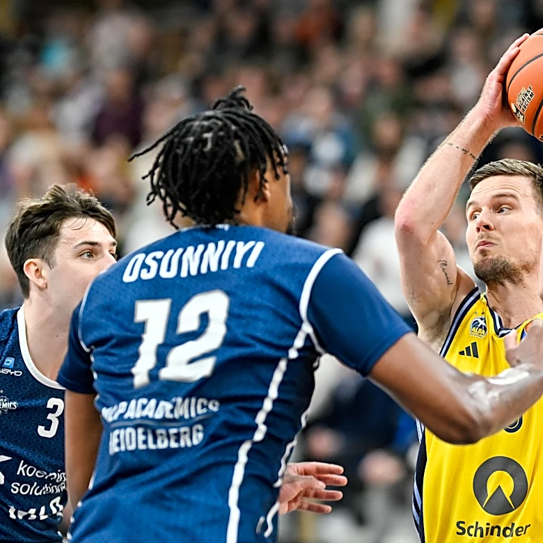 Dziki Warsaw signs Osun Osunniyi