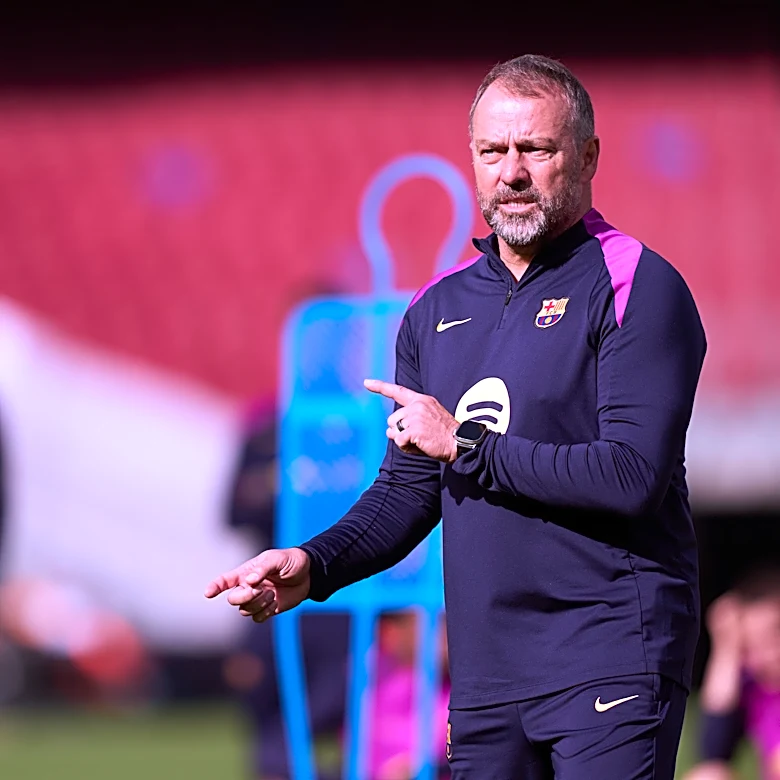 Which Barcelona players have started pre-season under Hansi Flick?