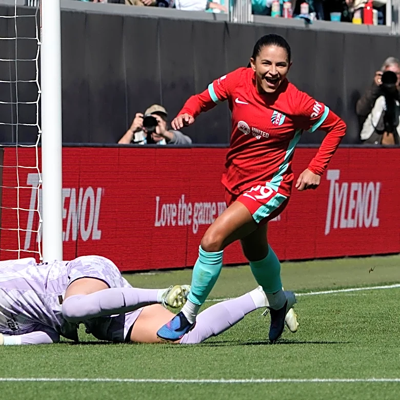 NWSL and Brazil Women’s National Team legend Debinha signs contract extension with Kansas City Current