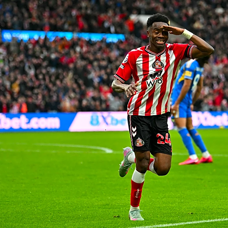 Who Should Sunderland Keep on the Left Wing?