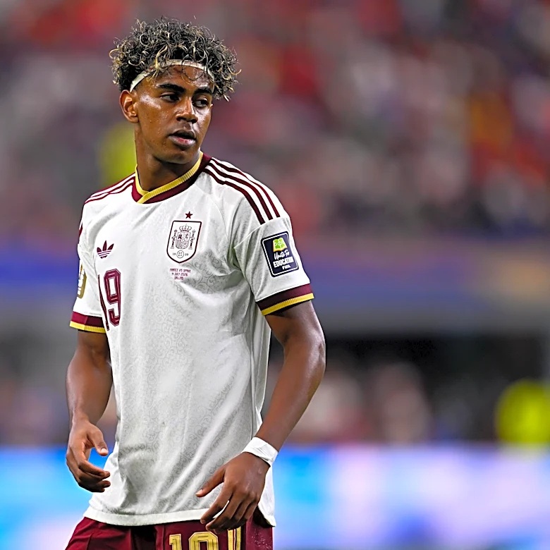 Is Lamine Yamal injured? Spain boss Luis de la Fuente offers update after Barcelona star spotted limping