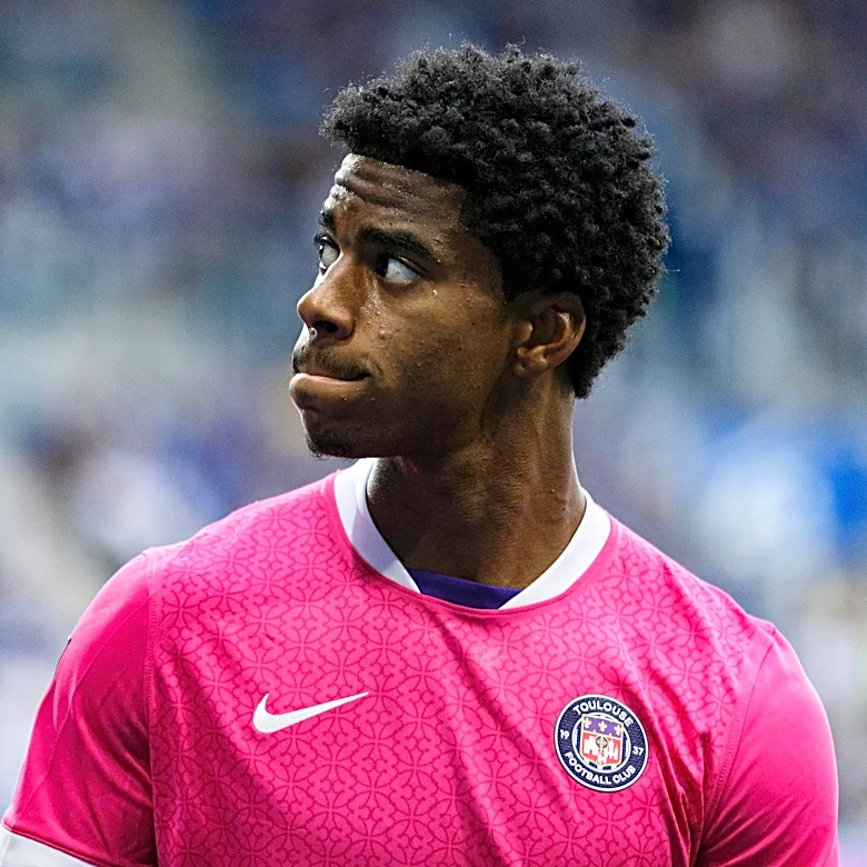 Who is Dayann Méthalie? Sunderland’s Latest Left-Back Target
