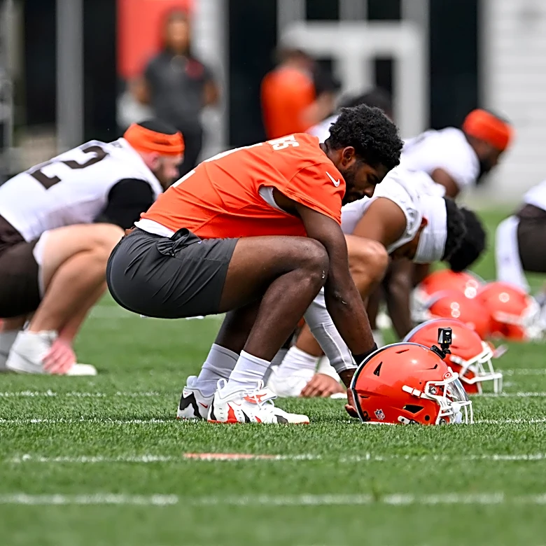 Cleveland Browns news: QB bad. LB good. All in a day’s rankings