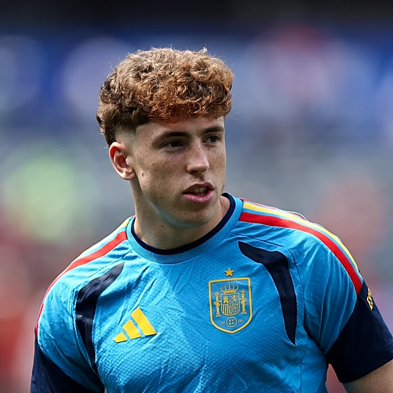 Andoni Iraola on “Hungry and Versatile” Victor Muñoz Signing