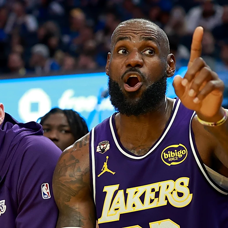 Cavs reportedly ahead of Warriors in race for LeBron James