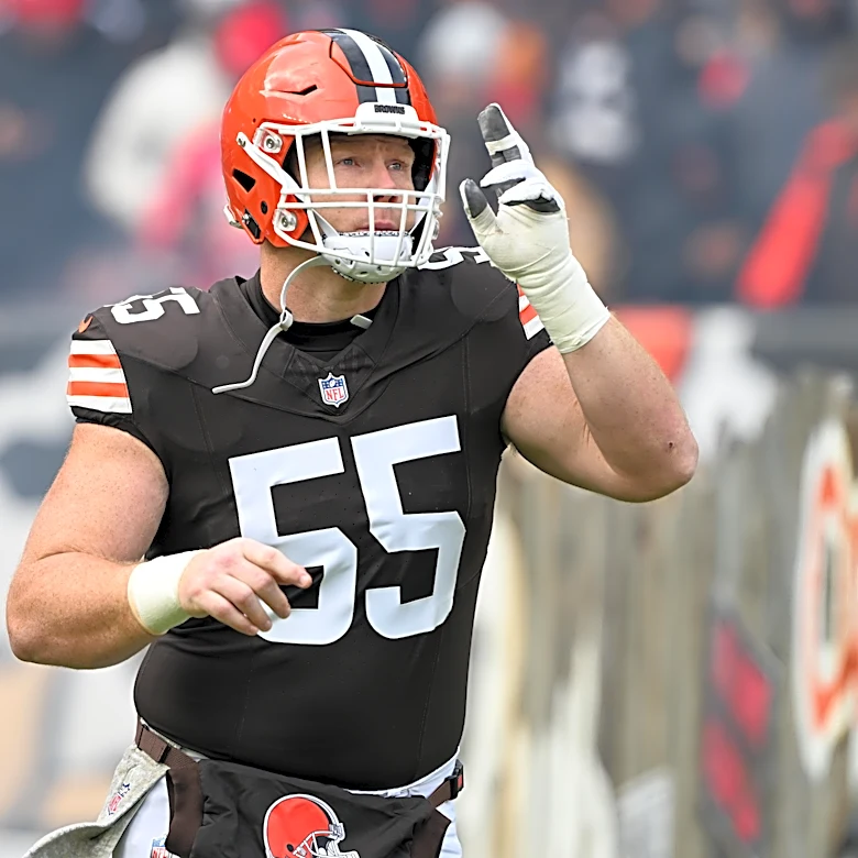 Ravens sign former Browns center Ethan Pocic