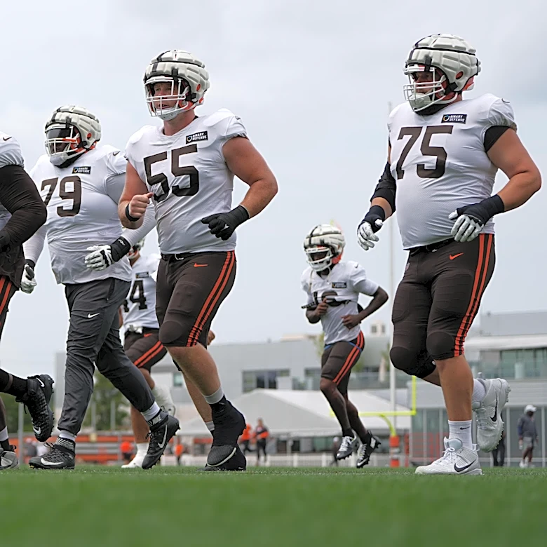 Former Browns starter joins AFC North rival late in NFL free agency