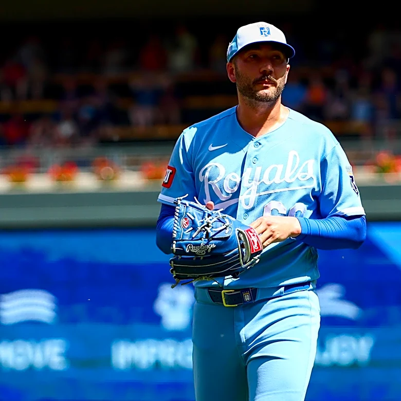 Royals walk off game after wild tenth inning