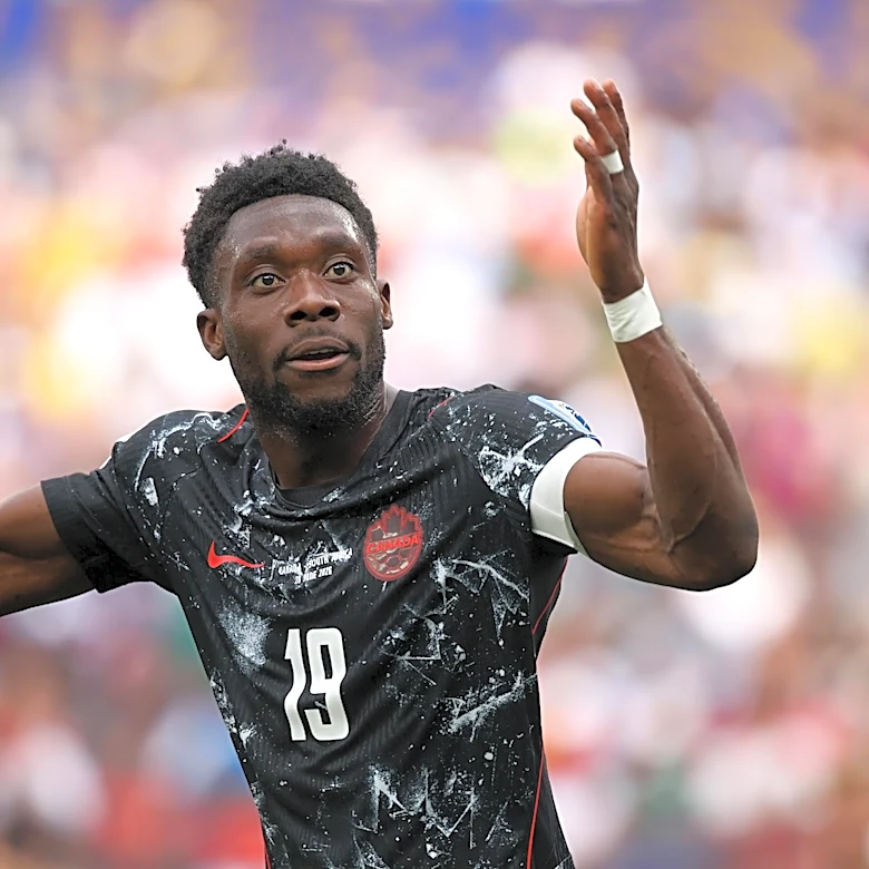 Bayern Munich News: Alphonso Davies not thinking about transfer; Real Madrid lies in wait for Michael Olise; and MORE!