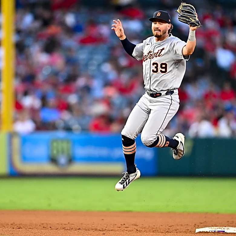 Tigers start second half with a late-inning comeback win