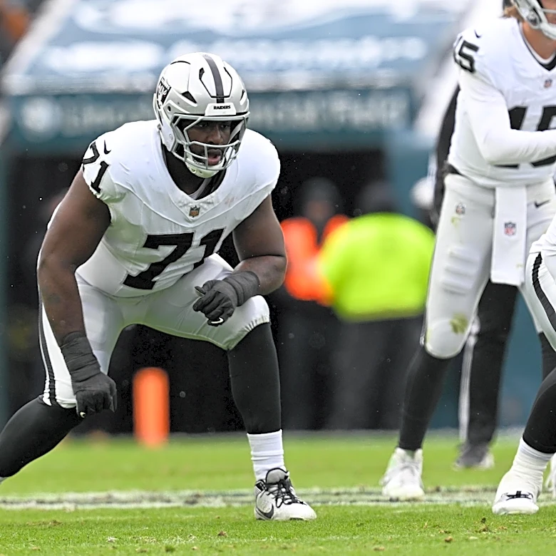 Las Vegas Raiders Mailbag: Could DJ Glaze improve similarly to Kolton Miller?
