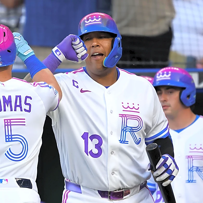 Timely double plays lead to a second straight Royals victory
