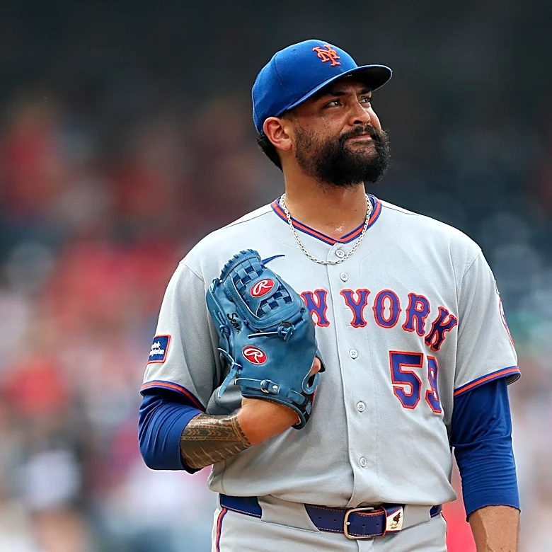 Mets lose a soggy, sloppy game in Philly