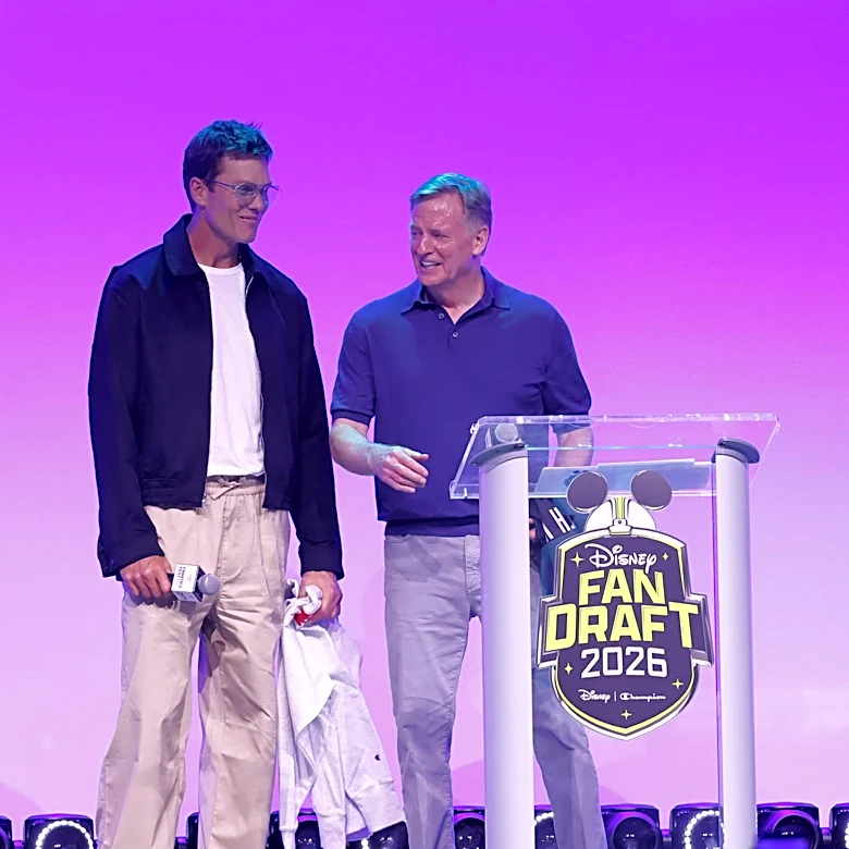 Tom Brady buys Fernando Mendoza’s first NFL rookie card