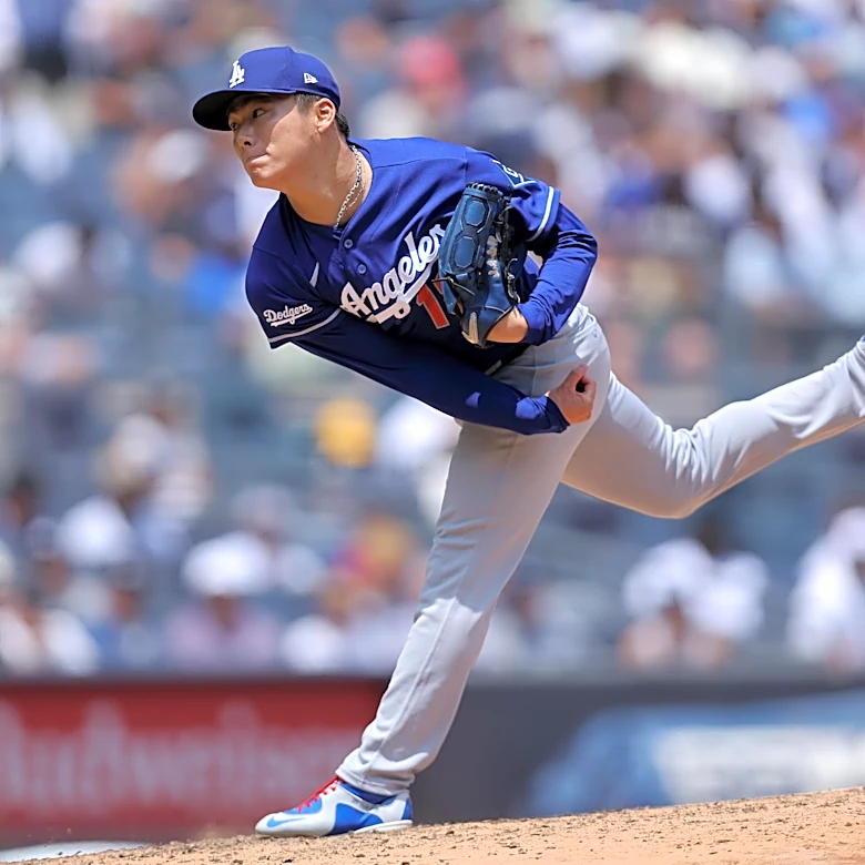 Dodgers rout Yankees in first half of split doubleheader