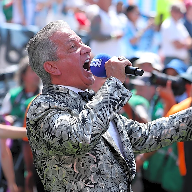 Bruce Buffer goes head to head with Michael Buffer to kick off World Cup finals