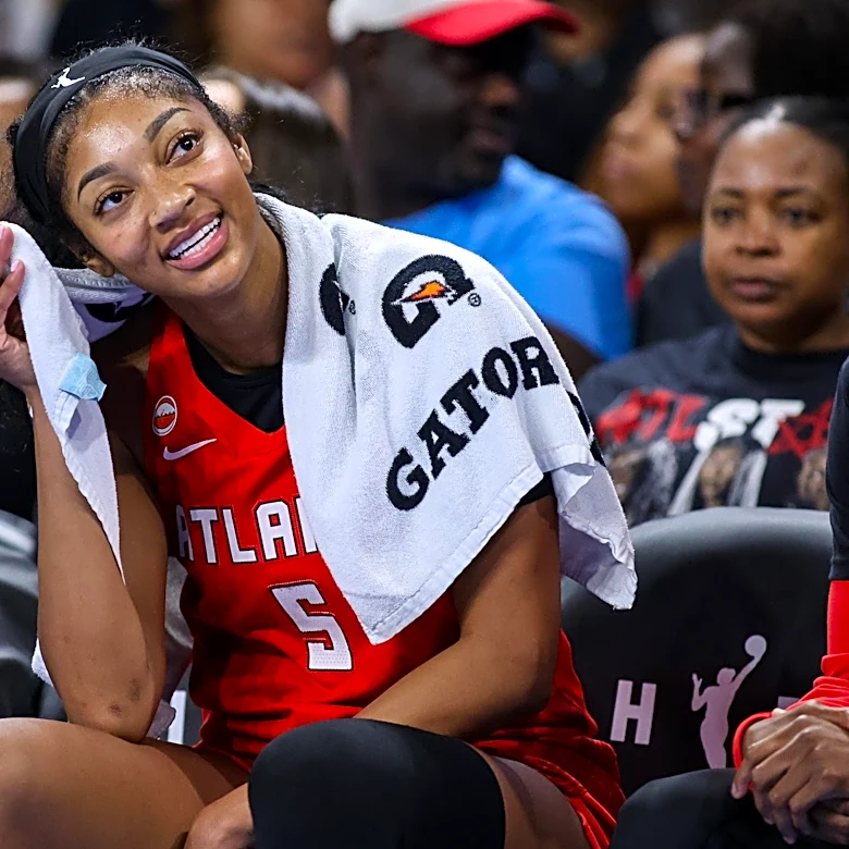 Jordin Canada’s buzzer-beater lifts Dream past Sky after Angel Reese’s injury scare