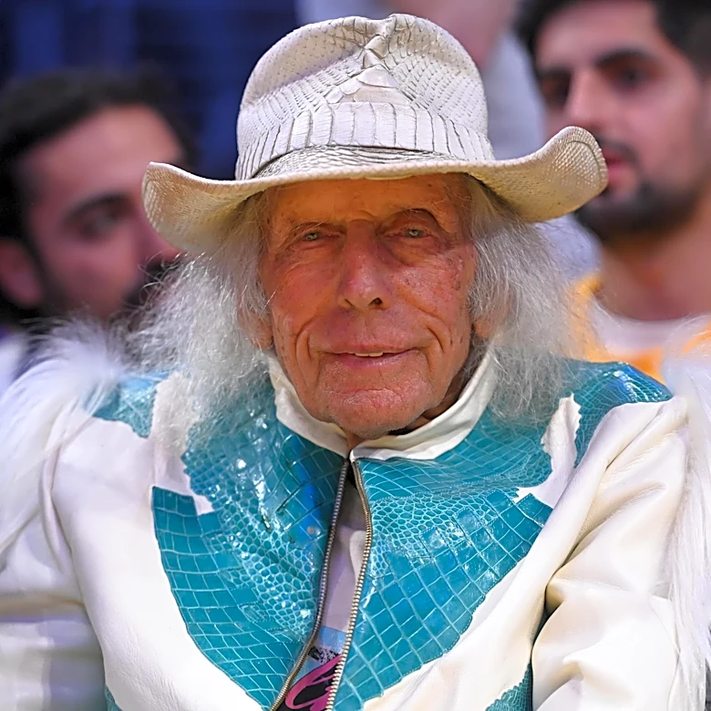 Open Thread: NBA super fan James Goldstein seen on vacation in a Spurs t-shirt