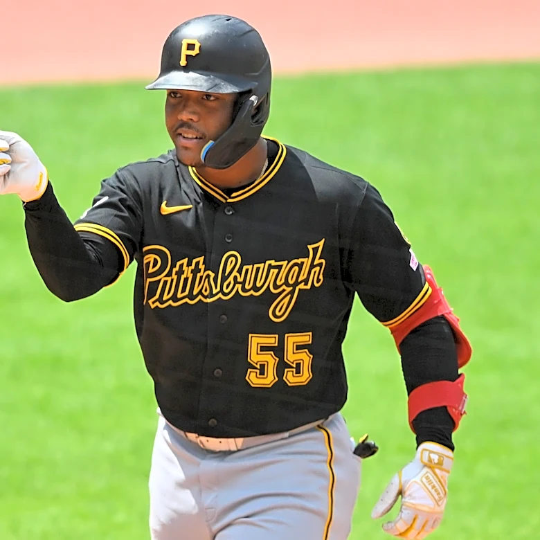 Pirates Esmerlyn Valdez joins record books with latest homer