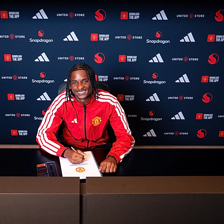 Manchester United sign Thompson from Spurs