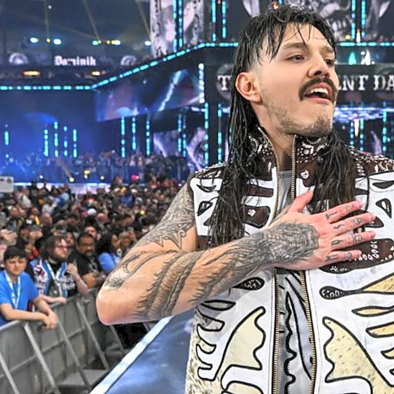 Dominik Mysterio flips off popular streamer who filmed Penta without his mask