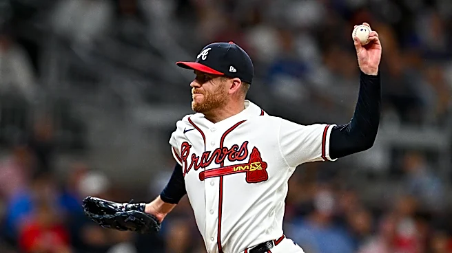 Royals sign veteran lefty Aaron Bummer