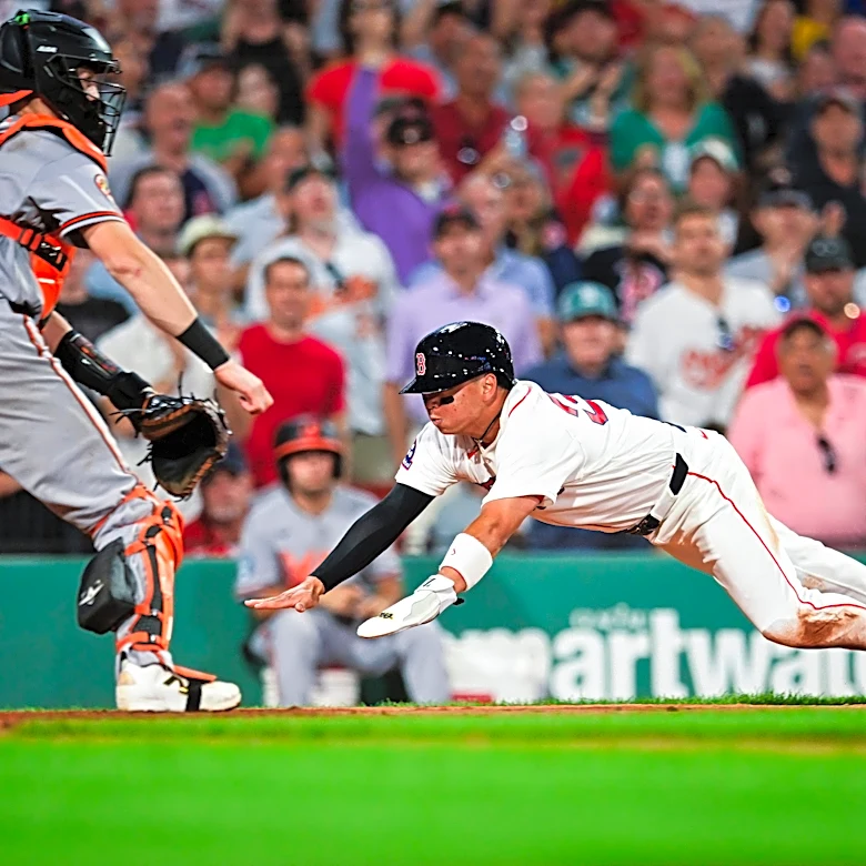 Orioles’ defensive gaffes hand Red Sox their 14th straight win