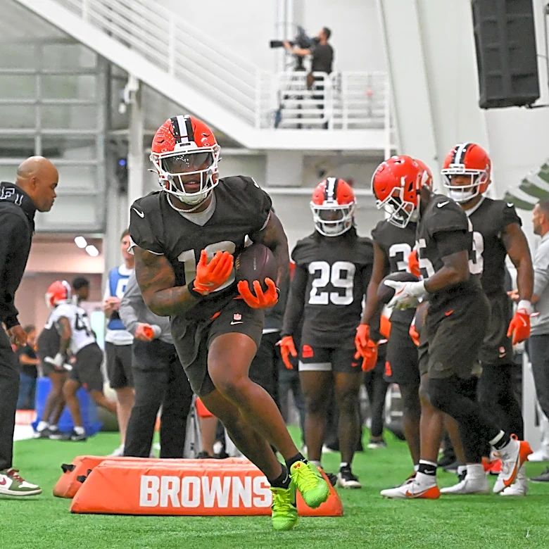 Daily Dawg Chow: A promising core, championship memories, and more!