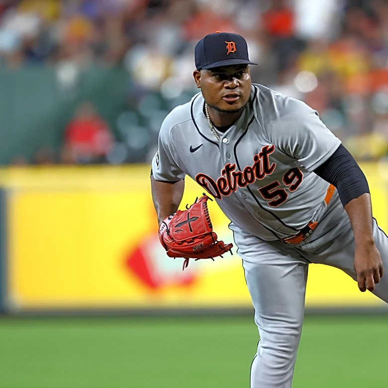 Tigers look to clinch road series vs Cubs on Tuesday