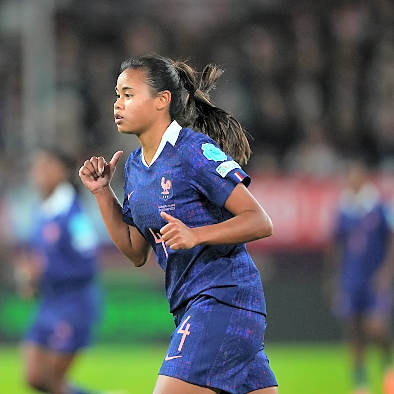 DONE DEAL: Spurs Women break transfer record, sign French defender Alice Sombath