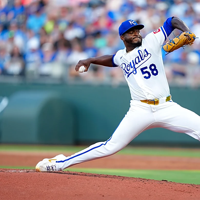Royals continue second-half roll with win over Giants