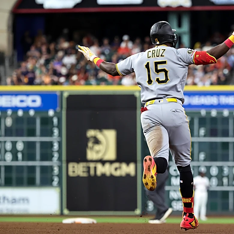 Pirates reportedly listening to offers for Oneil Cruz