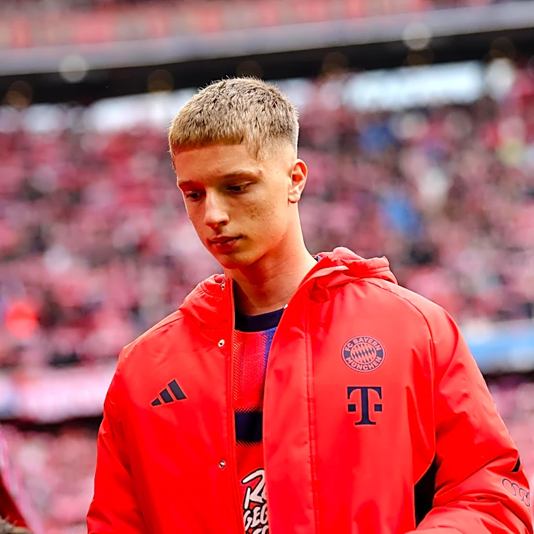 Bayern Munich extends 17-year-old midfielder Erblin Osmani