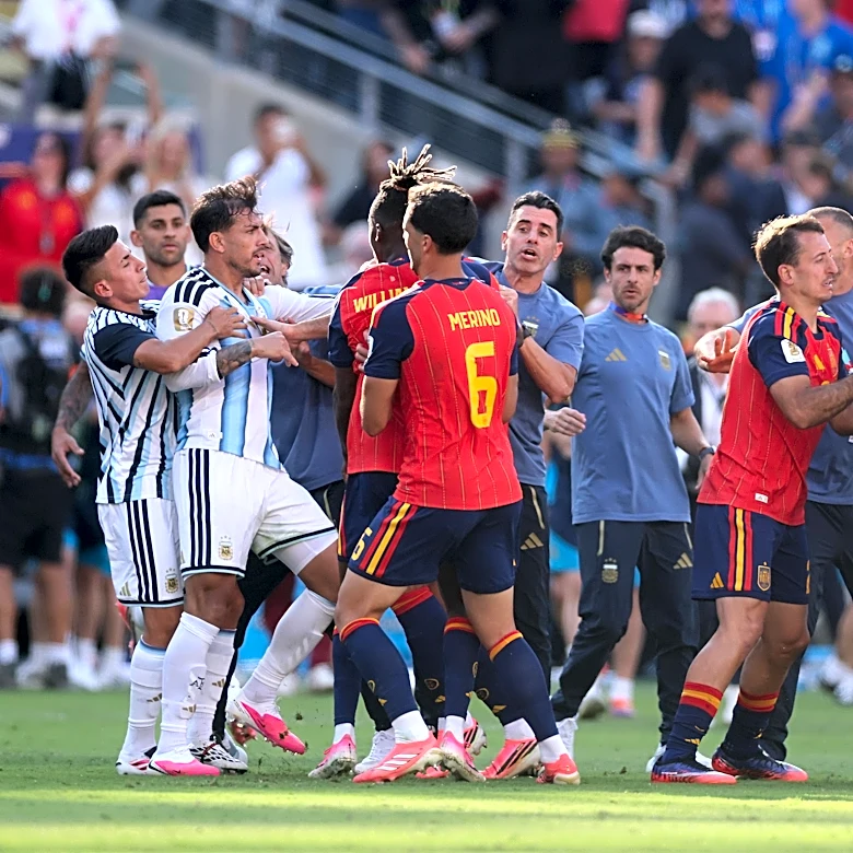 ‘It wasn’t a punch’ – Roberto Ayala apologizes for Dani Olmo clash after World Cup final