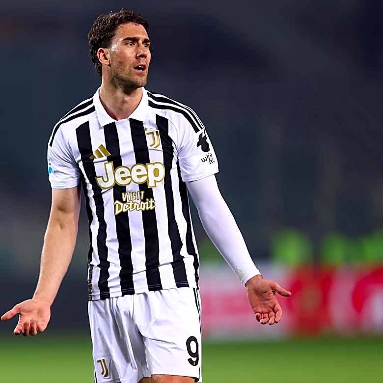 Report: Juventus and Dusan Vlahovic are talking again, but clear hurdles still remain
