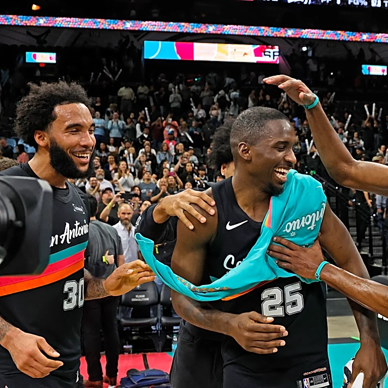 Spurs re-sign David Jones Garcia to two-way contract