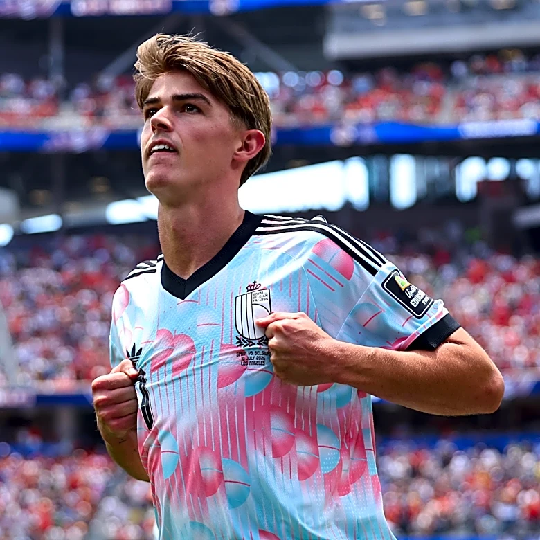 Bayern Munich News: PSG, FC Bayern linked to Atalanta’s Charles De Ketelaere; Two Bayern titans reunited; and MORE!