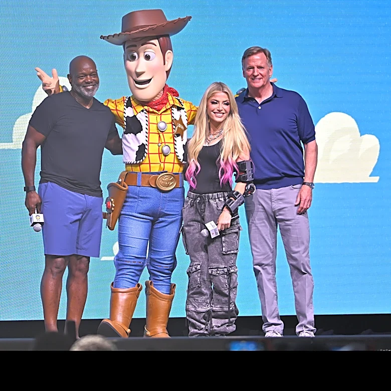 Alexa Bliss updates us on her elbow after rubbing elbows at Fanatics Fest