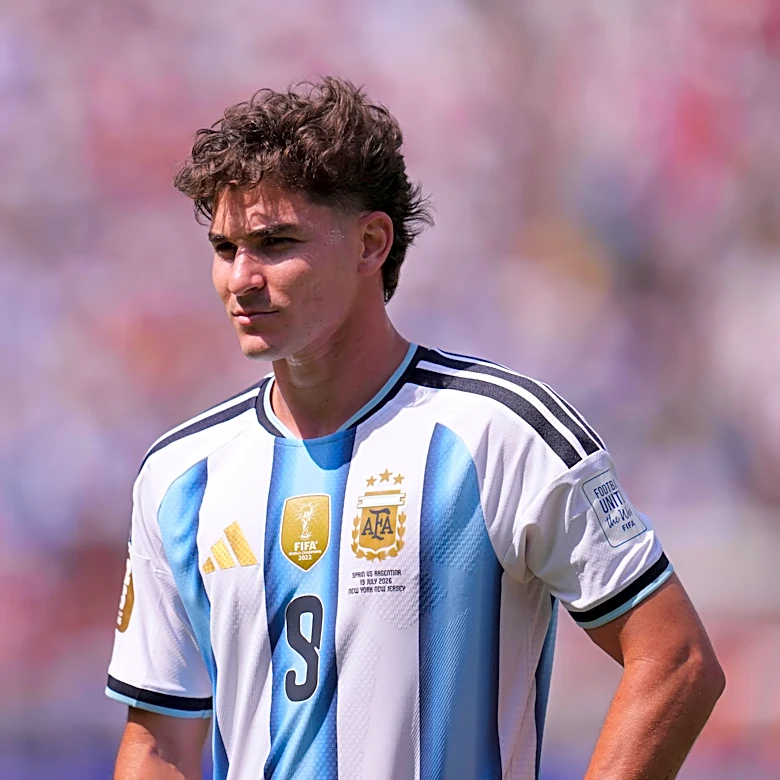 Make a new offer or walk away: What should Barcelona do about Julian Alvarez?