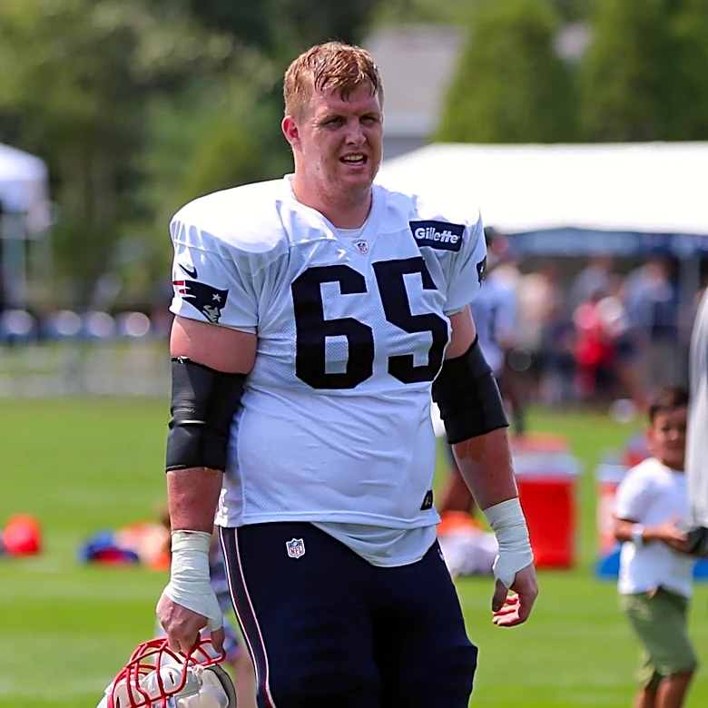 Former Patriots offensive lineman Jordan Devey dead at 38