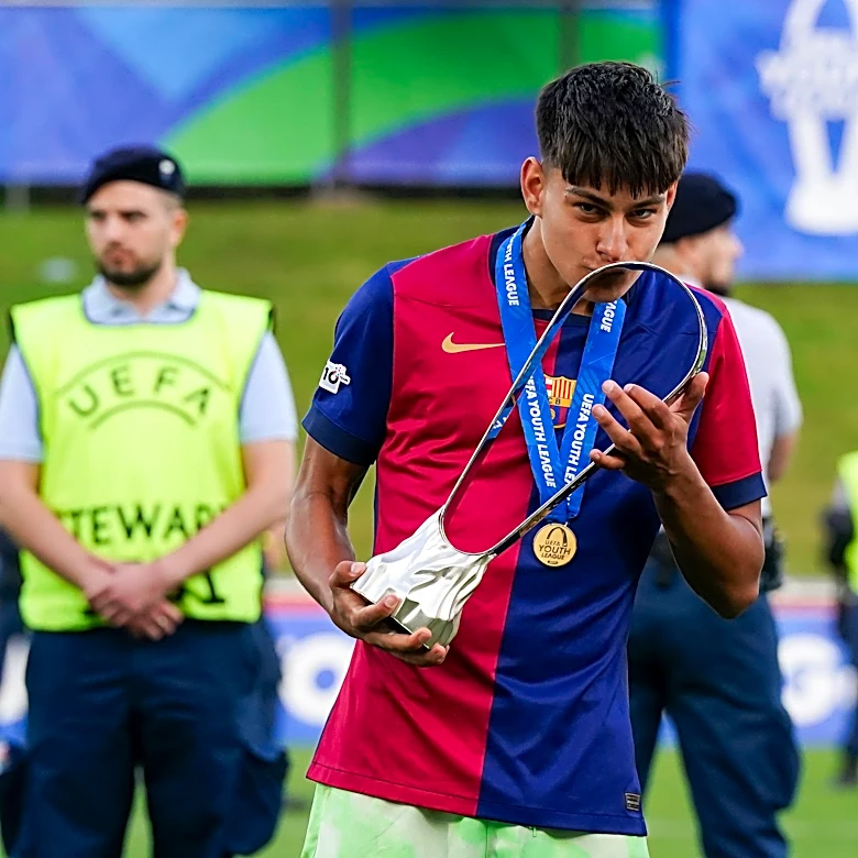 Hansi Flick impressed by another La Masia star in Barcelona training