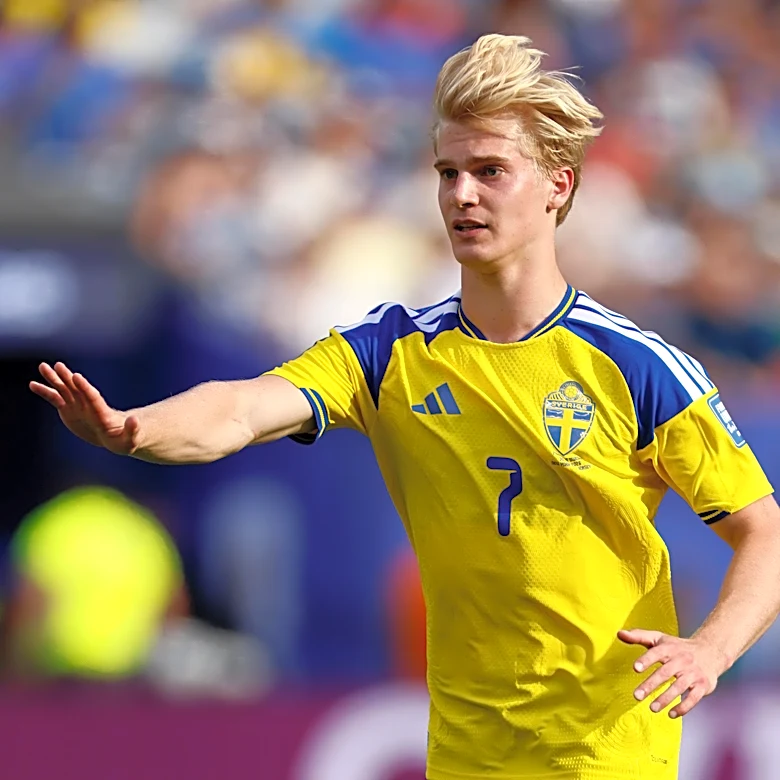 Newcastle No Longer Favorites for Tottenham Midfielder Lucas Bergvall