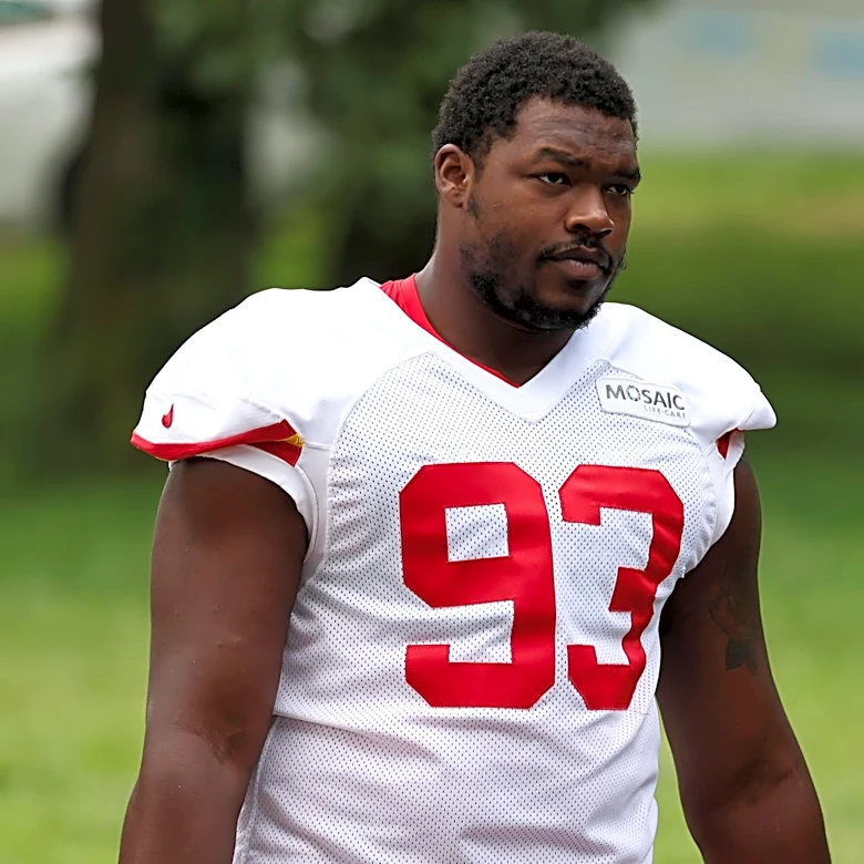 Cardinals sign DT Coziah Izzard