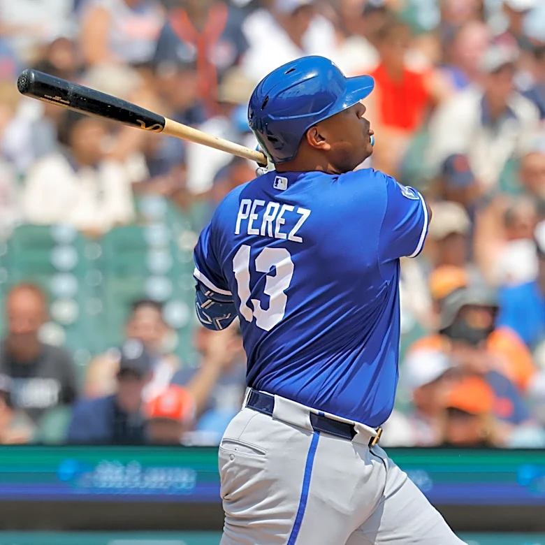 Salvador Perez becomes the all-time Royals home run leader