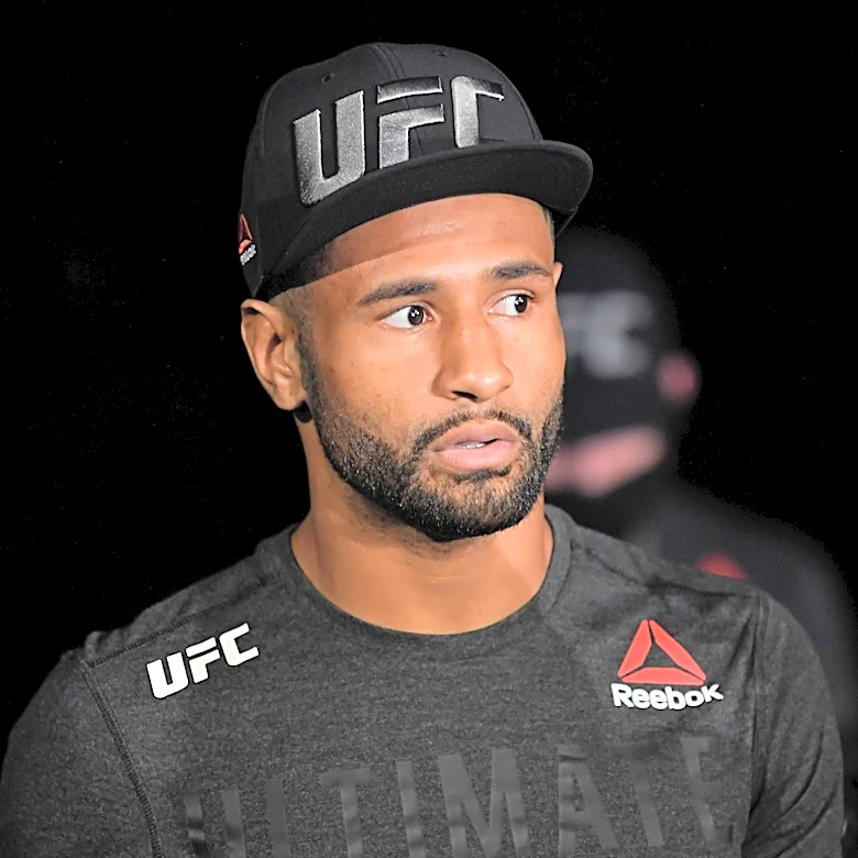 Video: UFC Abu Dhabi sore loser, Mike Davis, throws post-fight temper tantrum – ‘I thought UFC were cutting wrestlers!’
