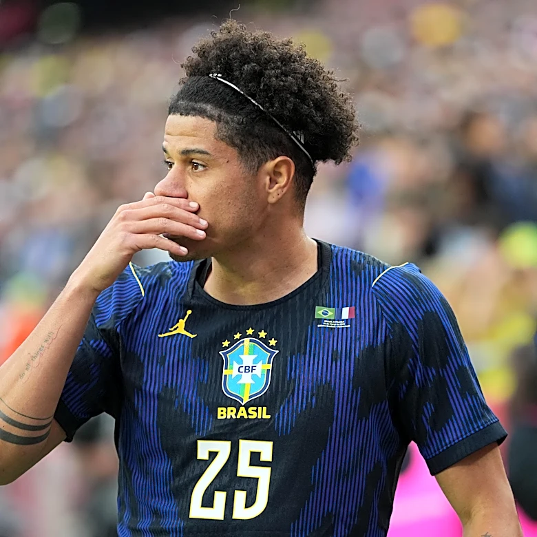 Newcastle, Aston Villa Holding Transfer Talks Over Brazil Midfielder