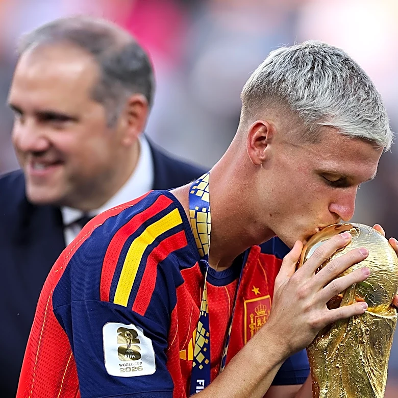 ‘He’s lying’ – Dani Olmo blasts Roberto Ayala’s apology after World Cup final punch