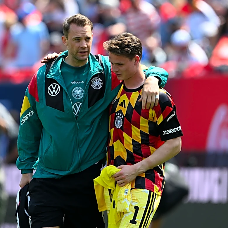 Jonas Urbig has nothing but praise for Bayern Munich’s Manuel Neuer