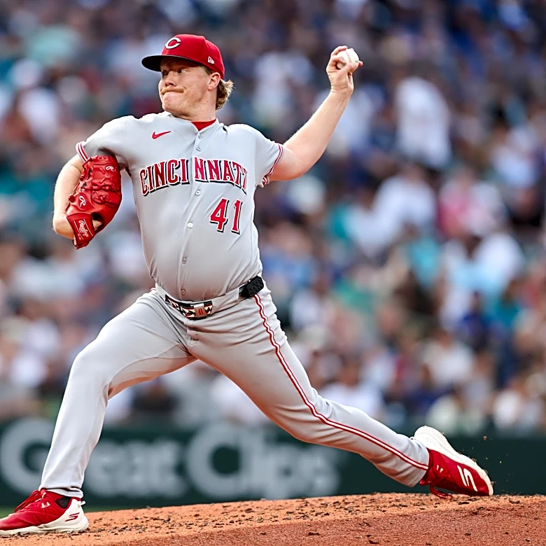Reds race past Cardinals in extra innings to claim series victory