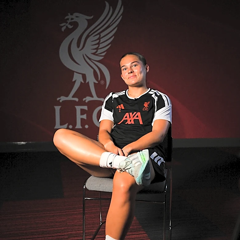 Lucy Perry Signs New Contract With LFC Women